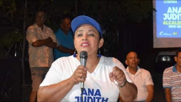 Las amenazas se han realizado a través de terceros, vandalismo a su publicidad política y mensajes de WhatsApp