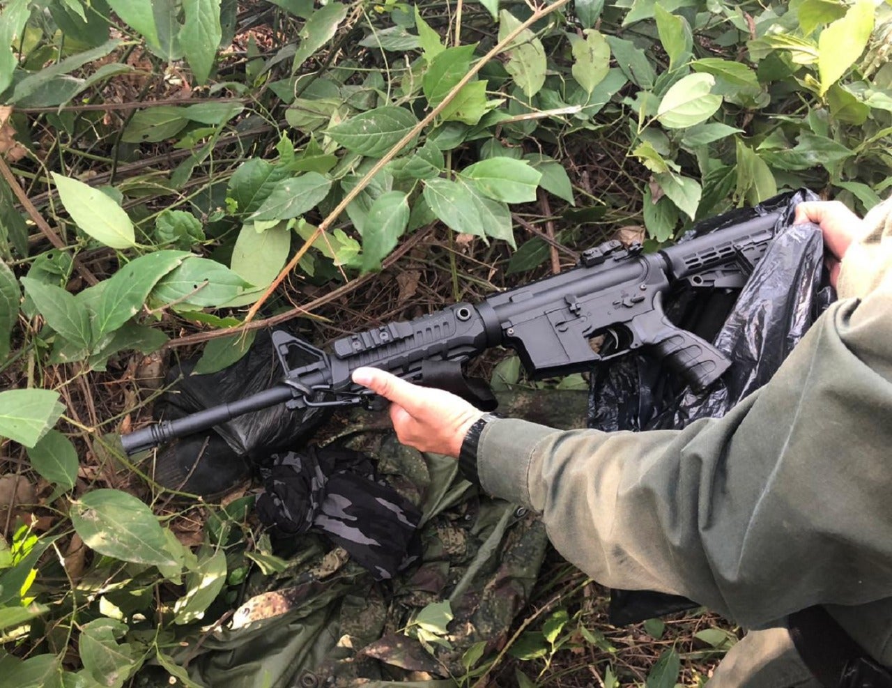 Fusil deportivo y elementos de camuflaje fueron encontrados en Armero Guayabal
