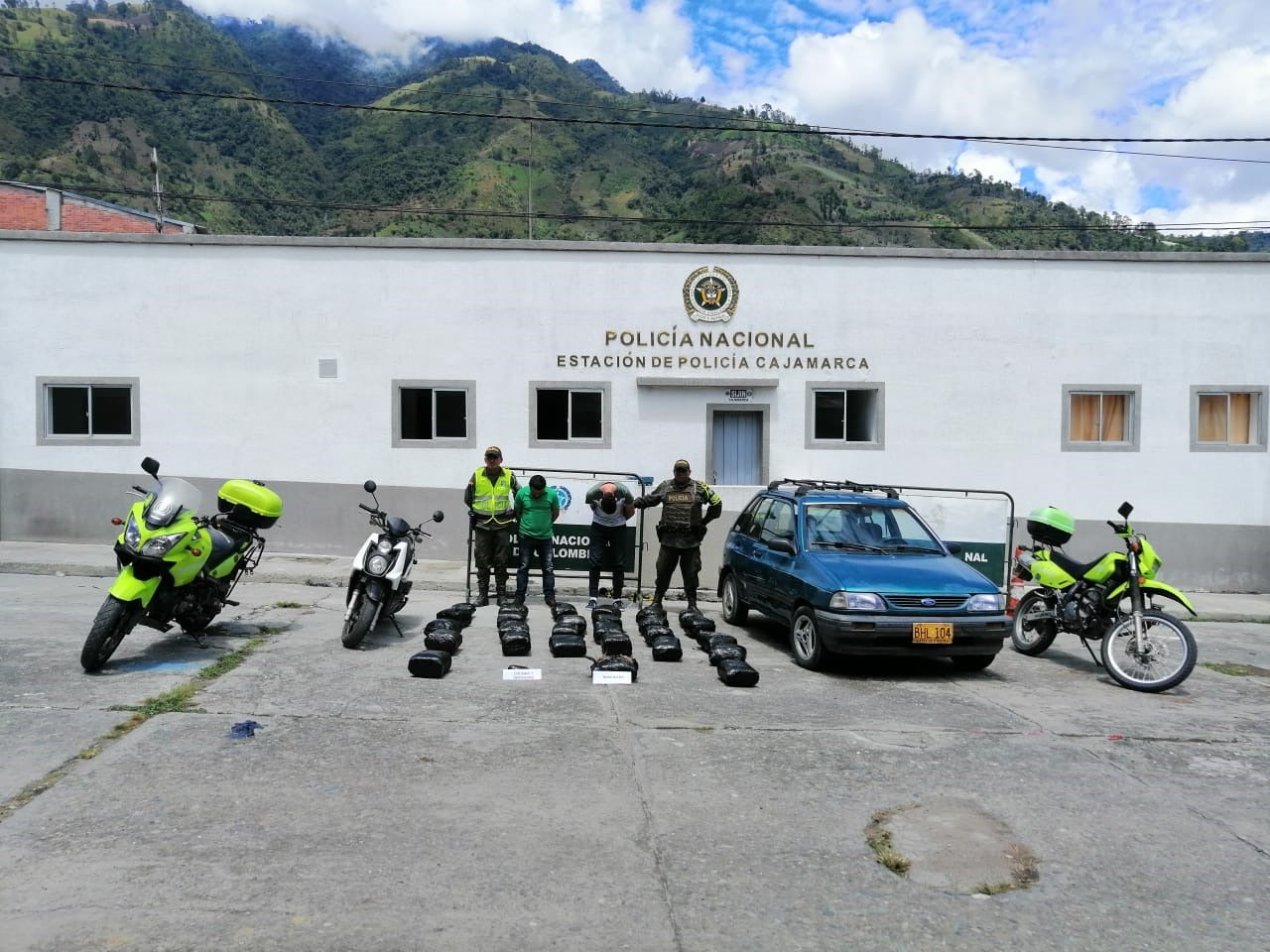 Capturan en Cajamarca a dos personas por llevar millonario cargamento de droga