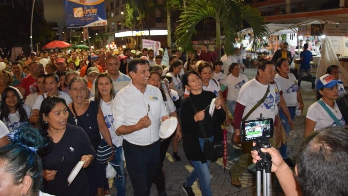 Con el grito de ‘Ni una más’, centenares de mujeres se unieron a la marcha en contra del maltrato a la mujer