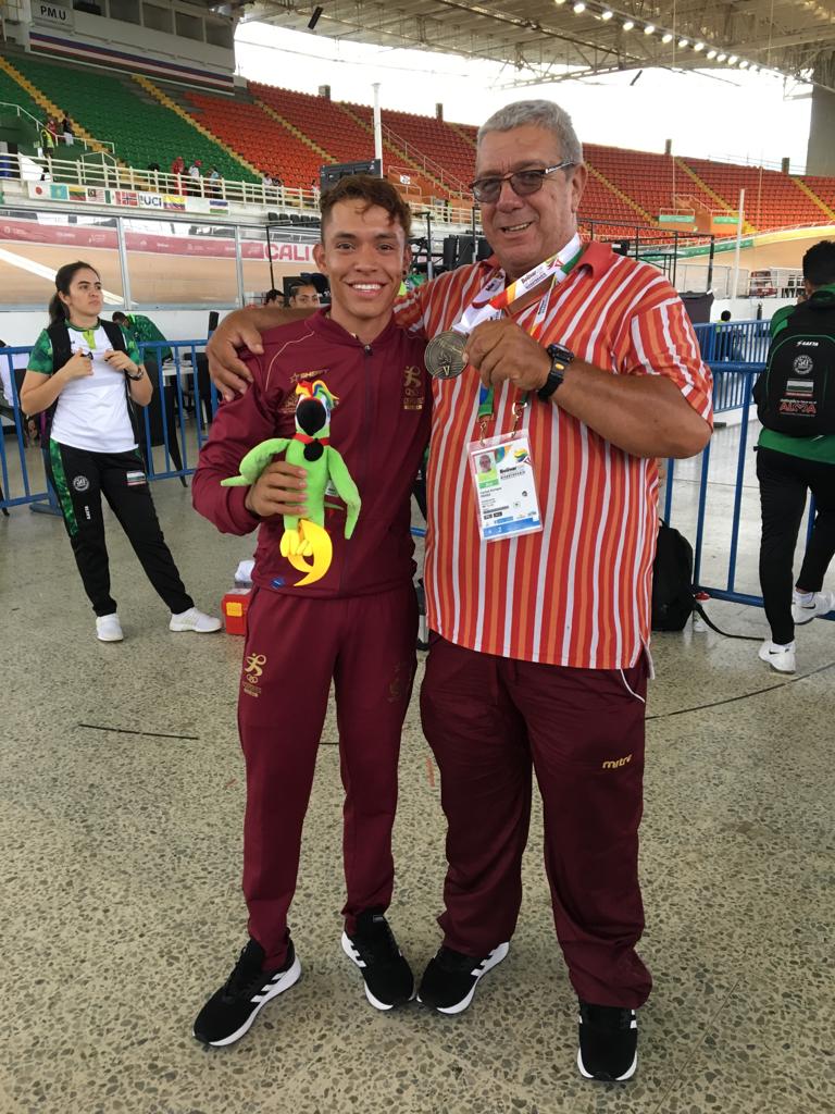 Ganador primera medalla dorada en los Juegos Paranacionales 2019 .