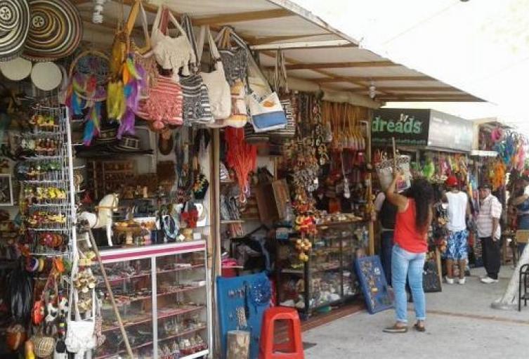 Comerciantes afectados por marchas reciben créditos del Banco Agrario