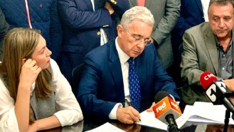 Senador, Álvaro Uribe Vélez, radicó tres nuevos proyectos de Ley