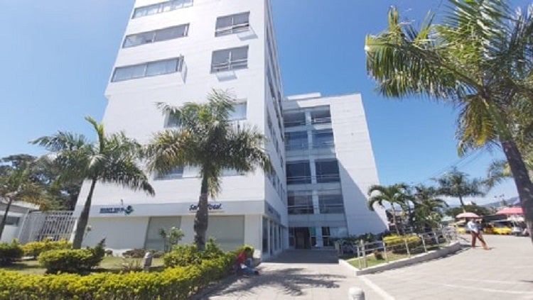 Se han efectuado reuniones con la gerente de la Clínica, sin que por el momento se logre un acuerdo