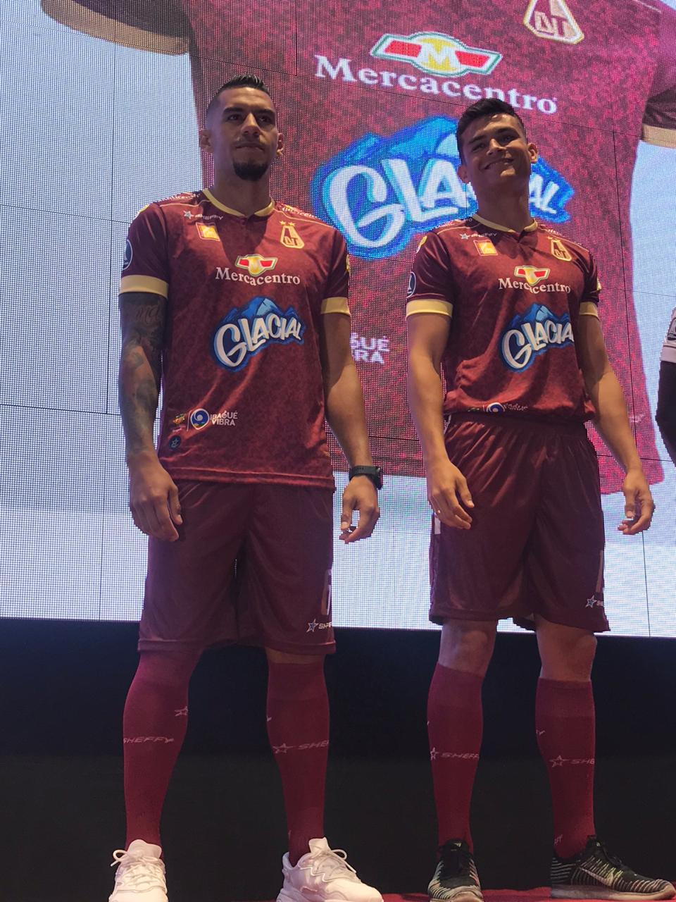 Nueva indumentaria del equipo Deportes Tolima