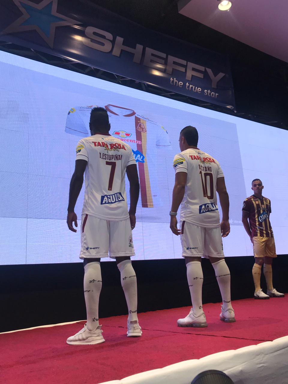 Nueva indumentaria del equipo Deportes Tolima