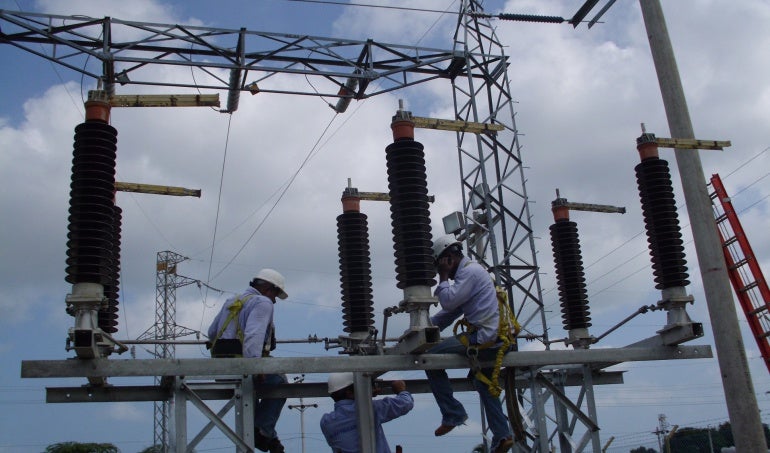 Los continuos cortes de energía ha ocasionado daños en mercancías perecederas, equipos de oficina y en electrodomésticos