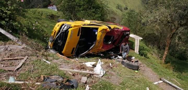 Buseta de Rápido Tolima se quedó sin frenos en Fresno