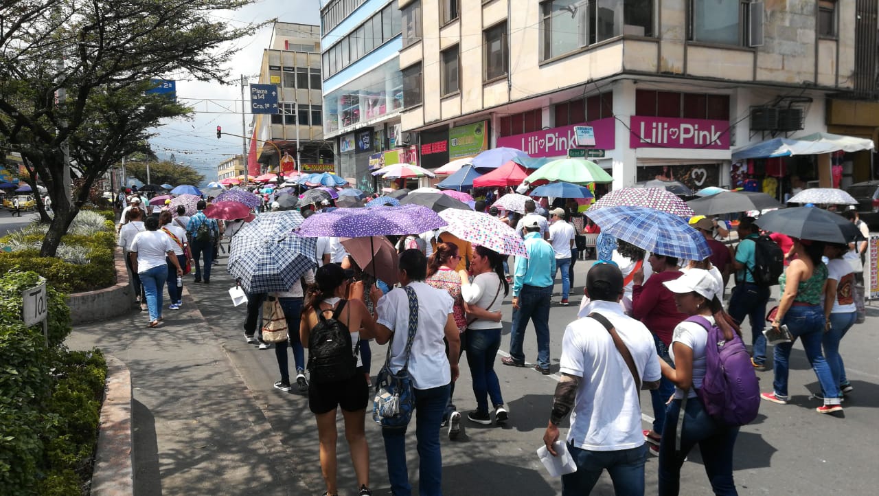 Autoridades acompañan a marchantes en Ibagué