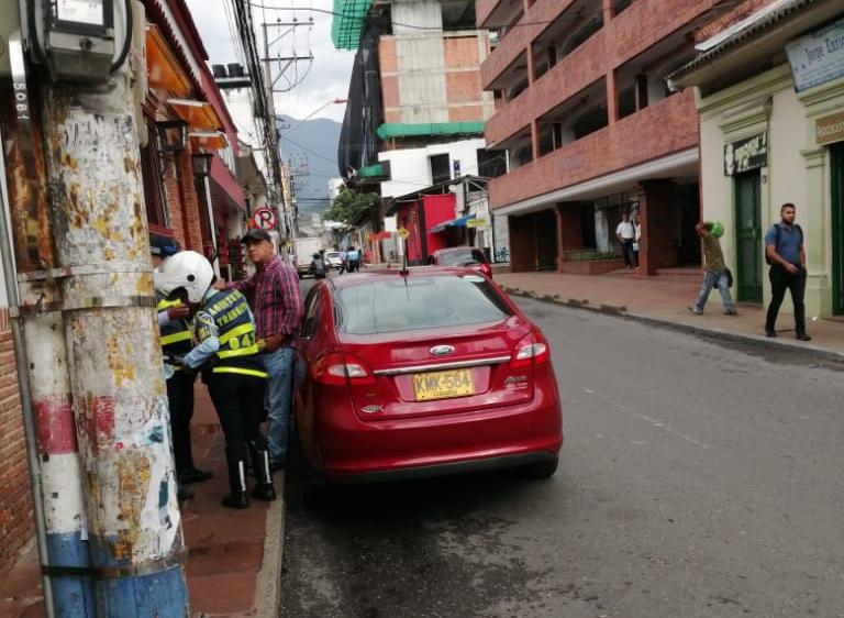 Conductor amenazó agente de tránsito en Ibagué