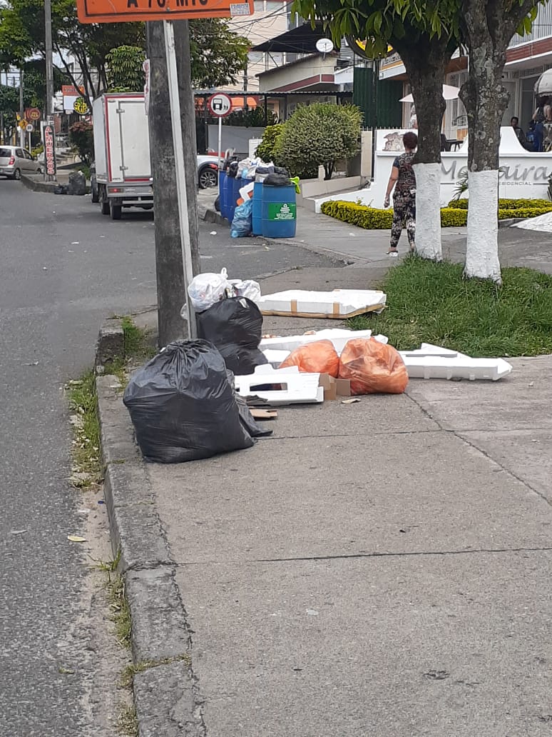 Regueros de basuras en los barrios de Ibagué 2