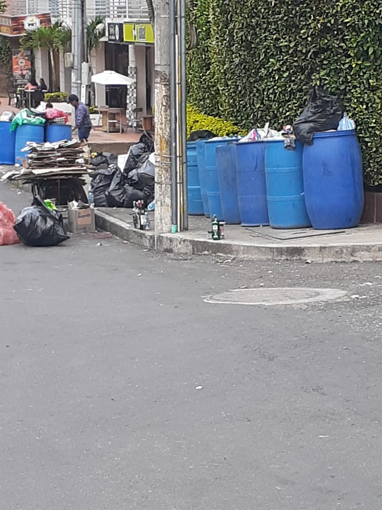 Regueros de basuras en los barrios de Ibagué 5