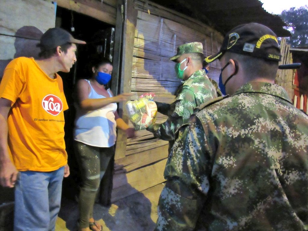 Entrega de mercados en Ibagué