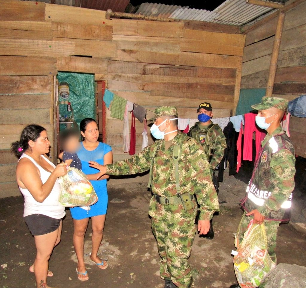 Entrega de mercados en Ibagué