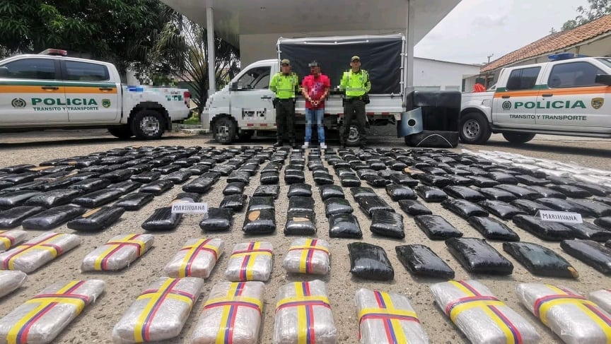 Incautación de 305 kilos de marihuana, las cuales eran transportados en la parte trasera de una camioneta