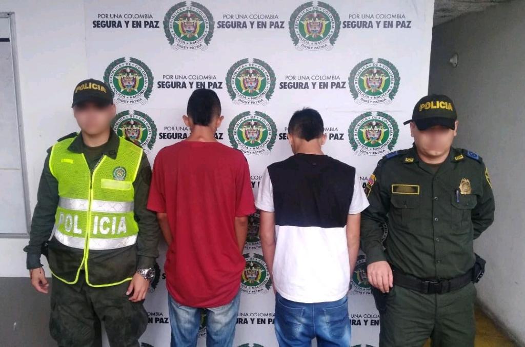 Capturan a dos ladrones de celulares que atracaban en Ibagué