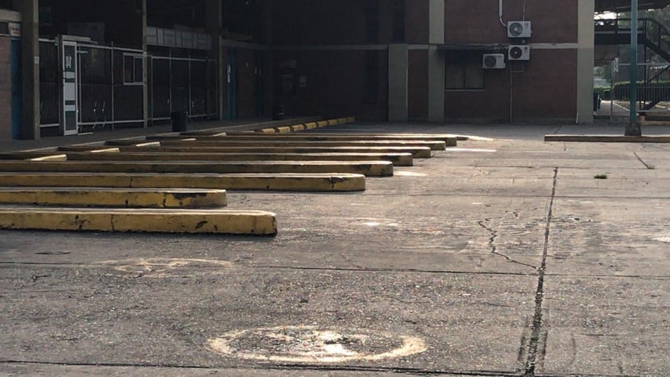 En estos momentos los parqueaderos de la terminal de transportes de Ibagué se encuentran desocupados