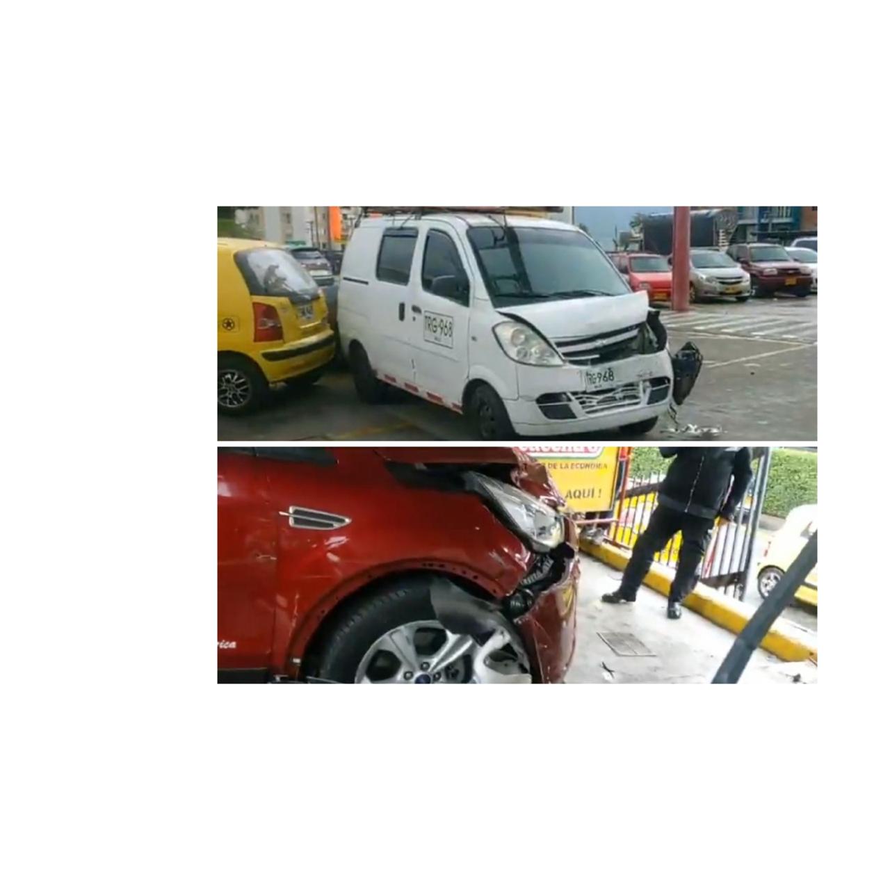 Dos carros se estrellaron en Mercacentro