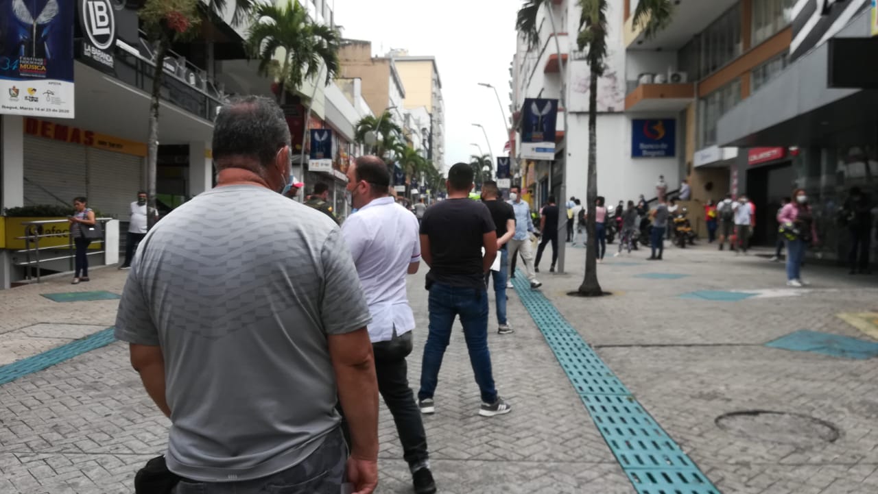 Largas filas en bancos de Ibagué