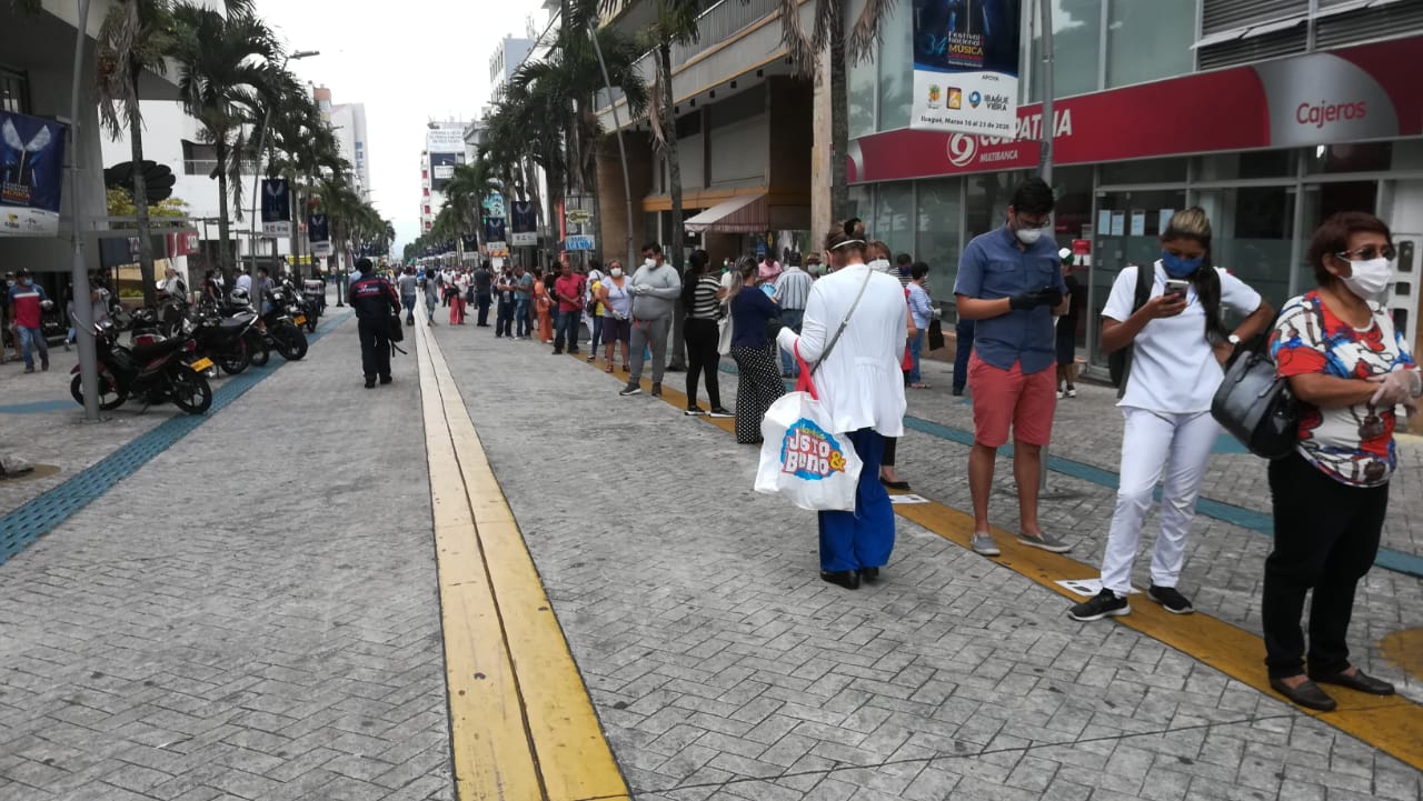 Largas filas en bancos de Ibagué