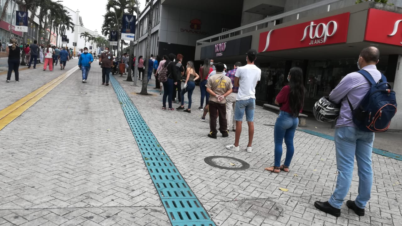 Largas filas en bancos de Ibagué