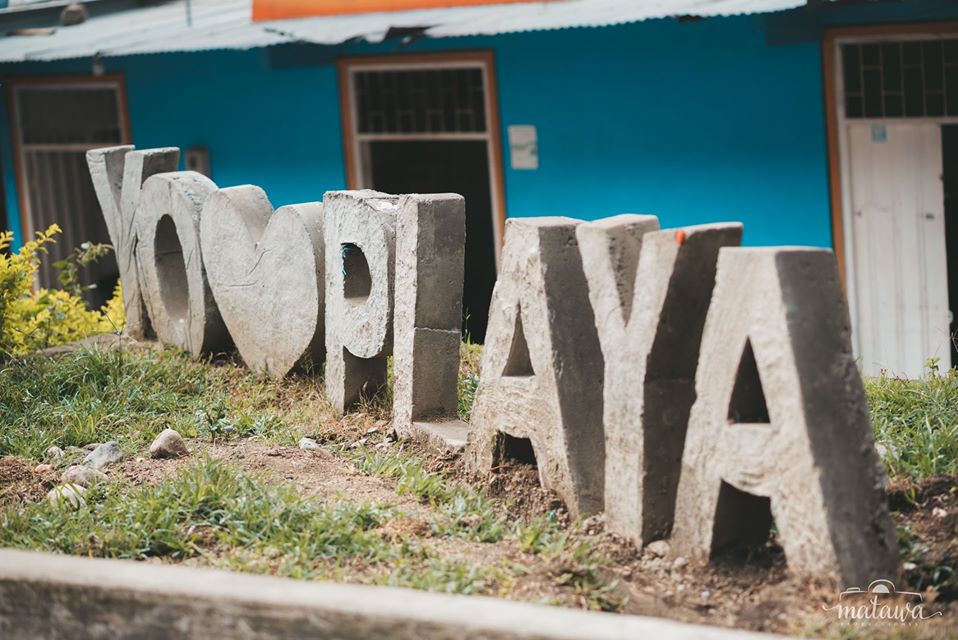 Letrero que divide las dos calles principales