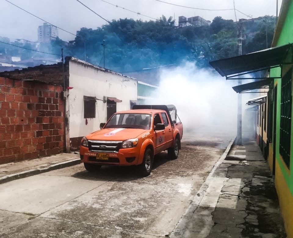 Desinfectaron y fumigaron barrios de Ibagué