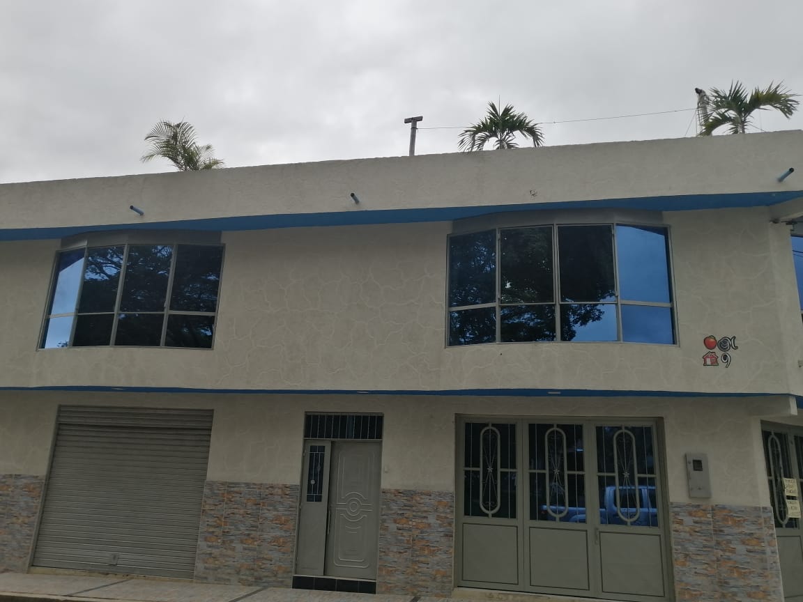 Casa de Yolanda y Carlos, afectados por el pozo de aguas ubicado al costado.