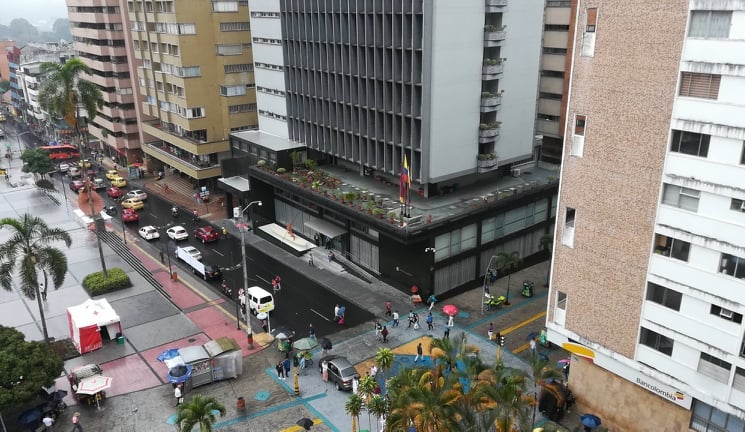 Las discotecas, bares, gimnasios, escenarios deportivos y eventos públicos masivos continuarán cerrados