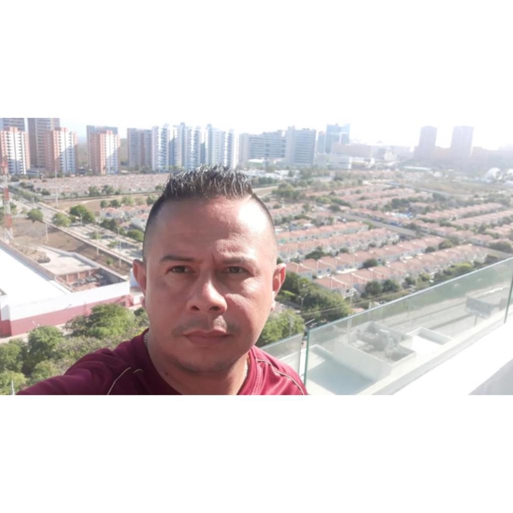Albert Arias el cantante del Deportes Tolima
