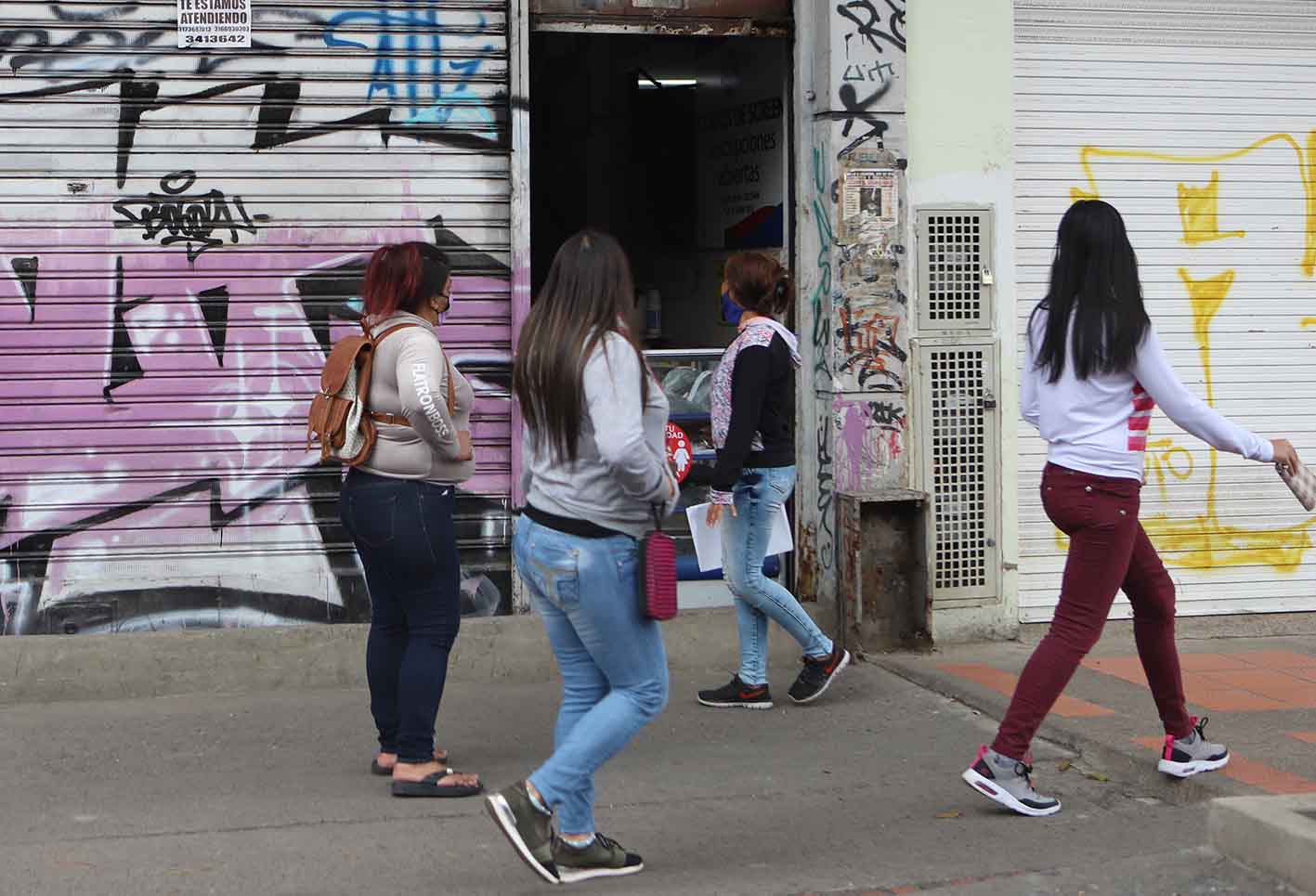 Violación de cuarentena en Bogotá en comercio / coronavirus en Colombia