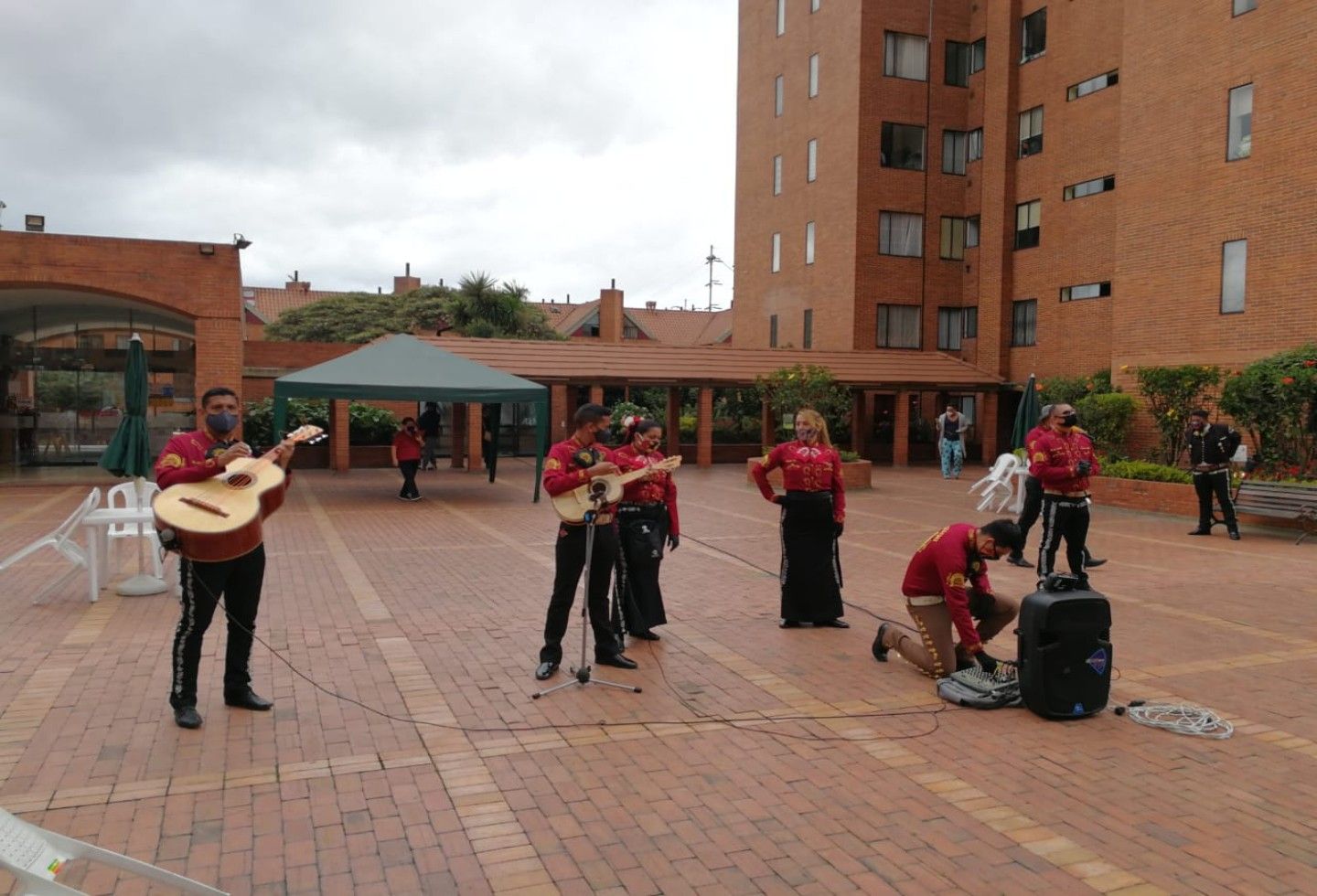 Mariachis sobreviven de milagro en Colombia