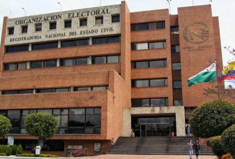 La disposición institucional mantiene el “trabajo en casa”