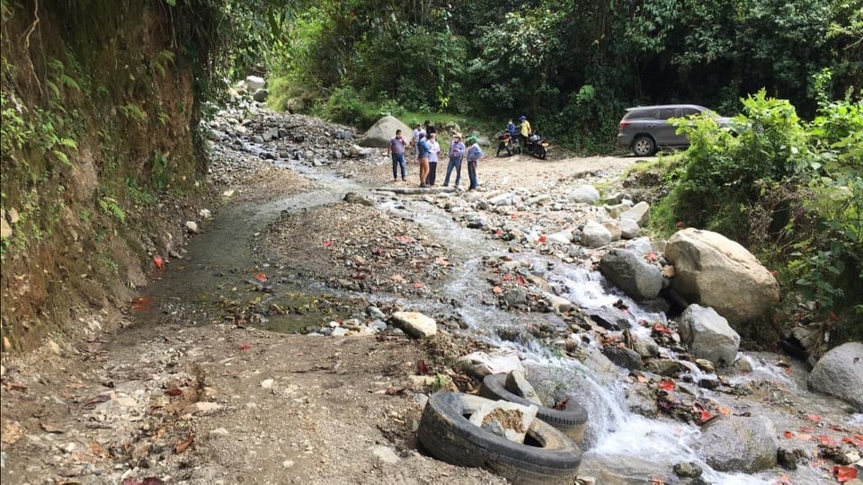 La comitiva del equipo técnico de la secretaría de Infraestructura y Hábitat, visitó varias zonas rurales del municipio de Chaparral