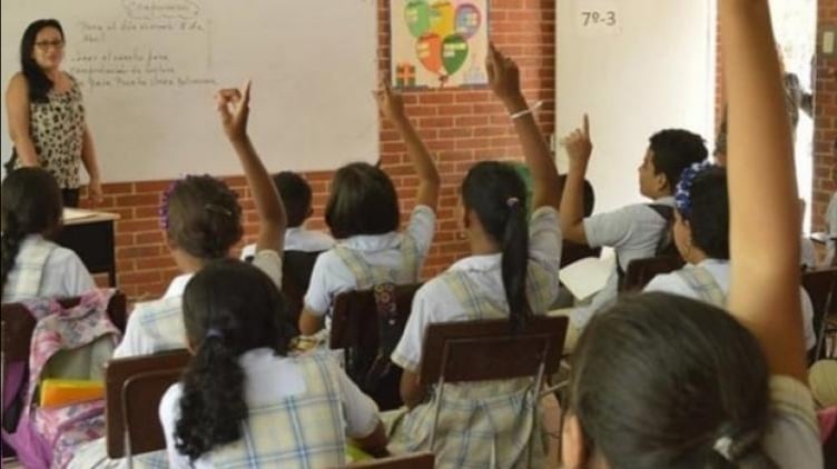 Regreso paulatino y gradual de los estudiantes a las aulas de los colegios públicos en medio de la pandemia Covid-19