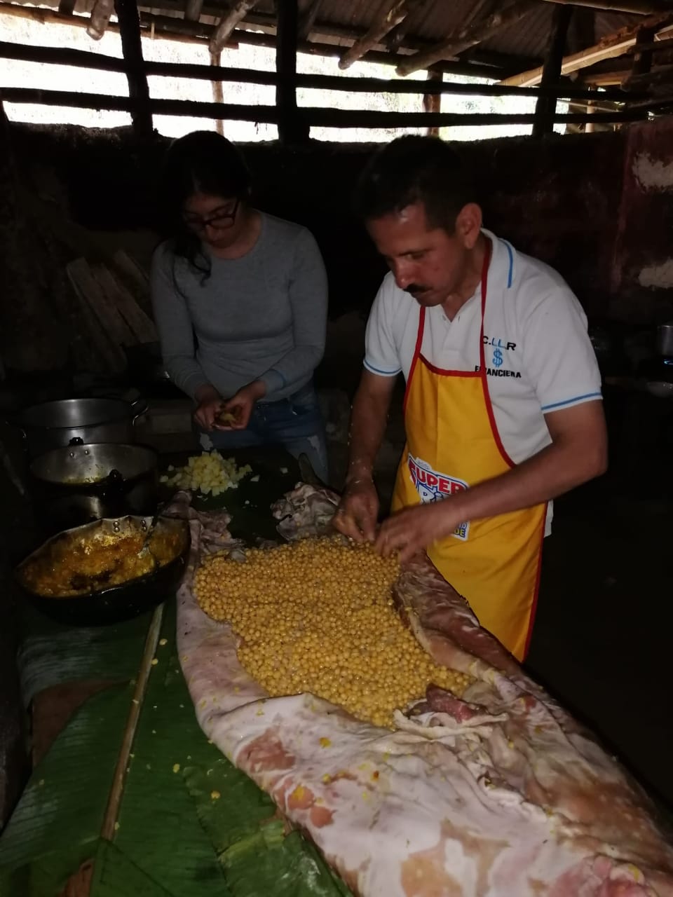 Así se prepara la lechona en el campo tolimense