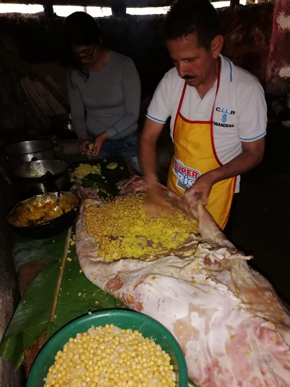 Así se prepara la lechona en el campo tolimense