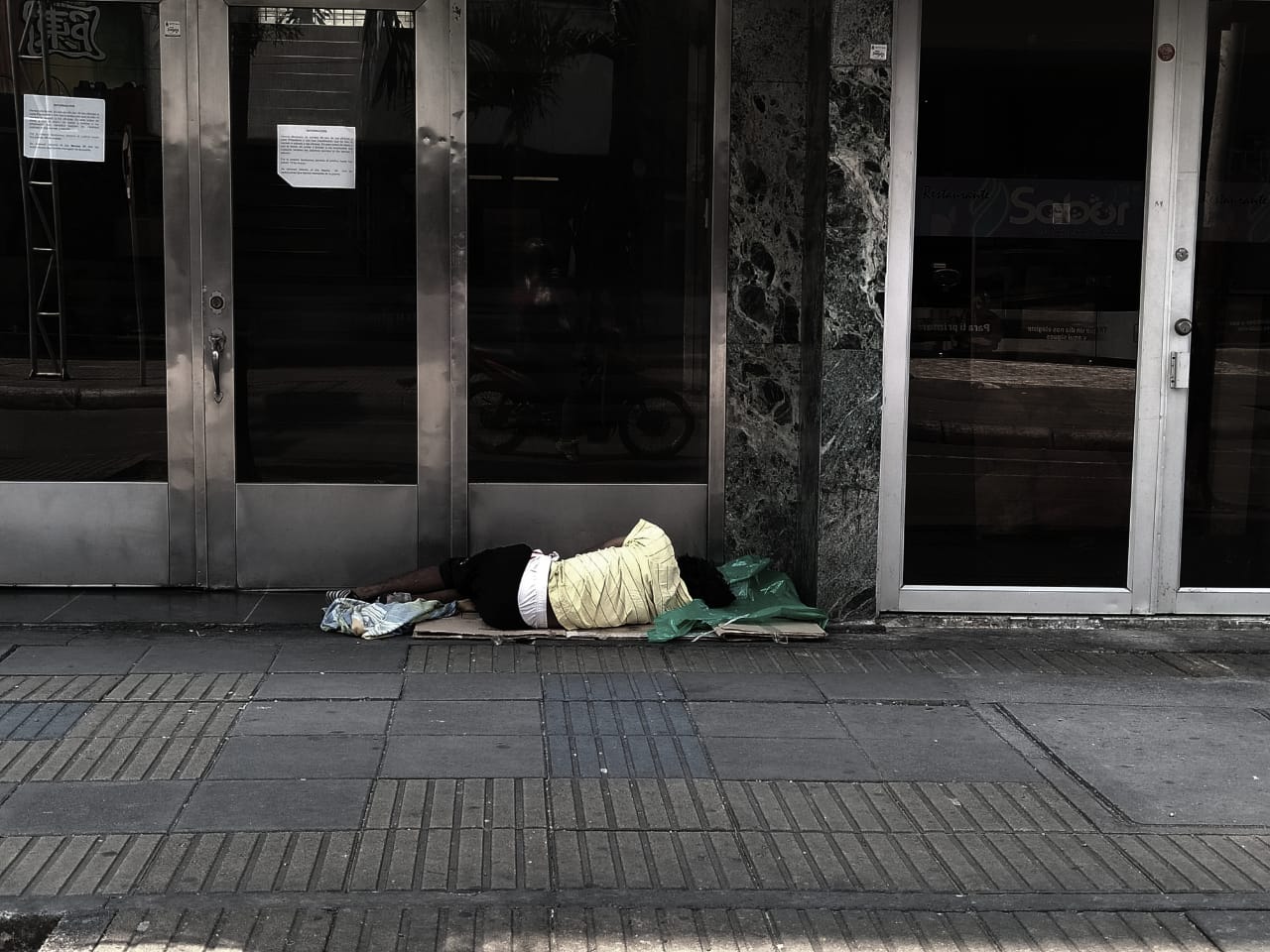 "No a la mendicidad", la campaña en Neiva para no dar monedas a los habitantes de calle