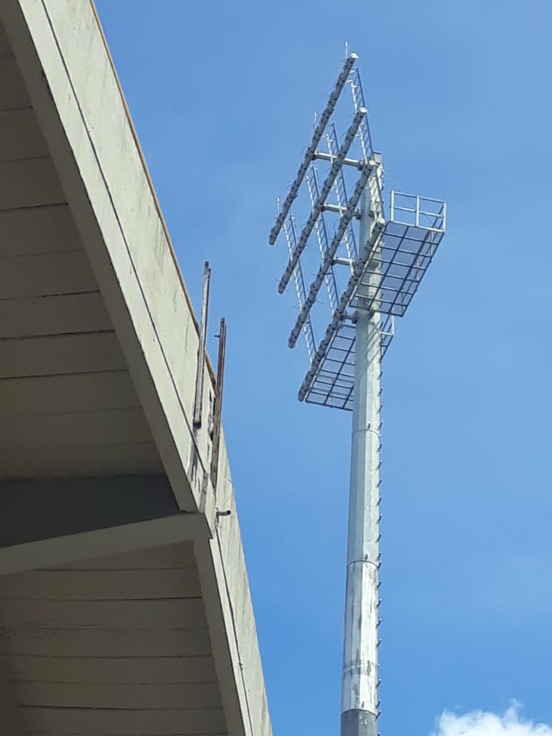 Retiran luminarias del Estadio Manuel Murillo Toro