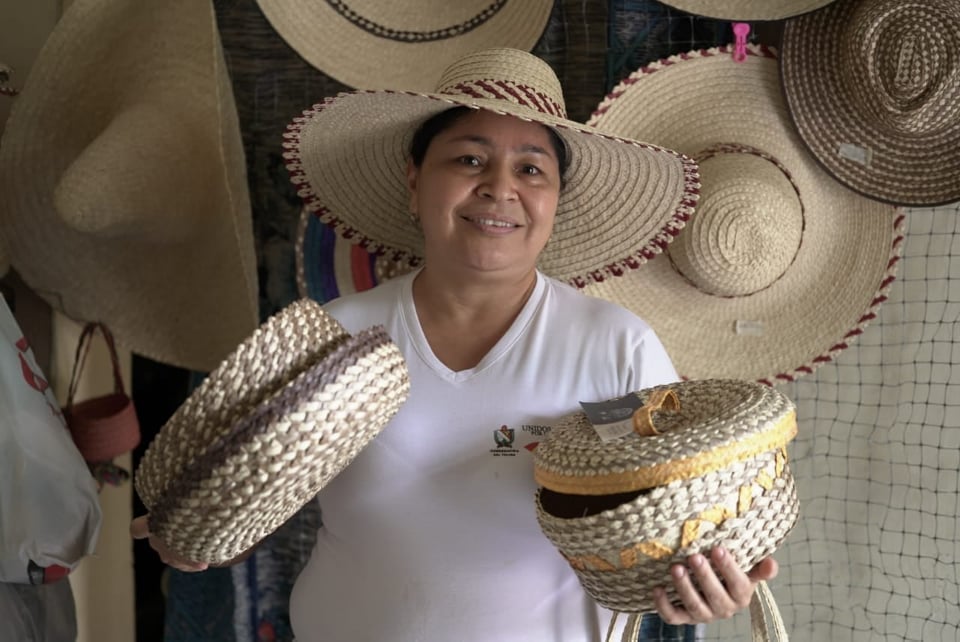 Las artesanas de Asopalguamo explicaron las diversas técnicas para la fabricación del Sombrero Típico Tolimense