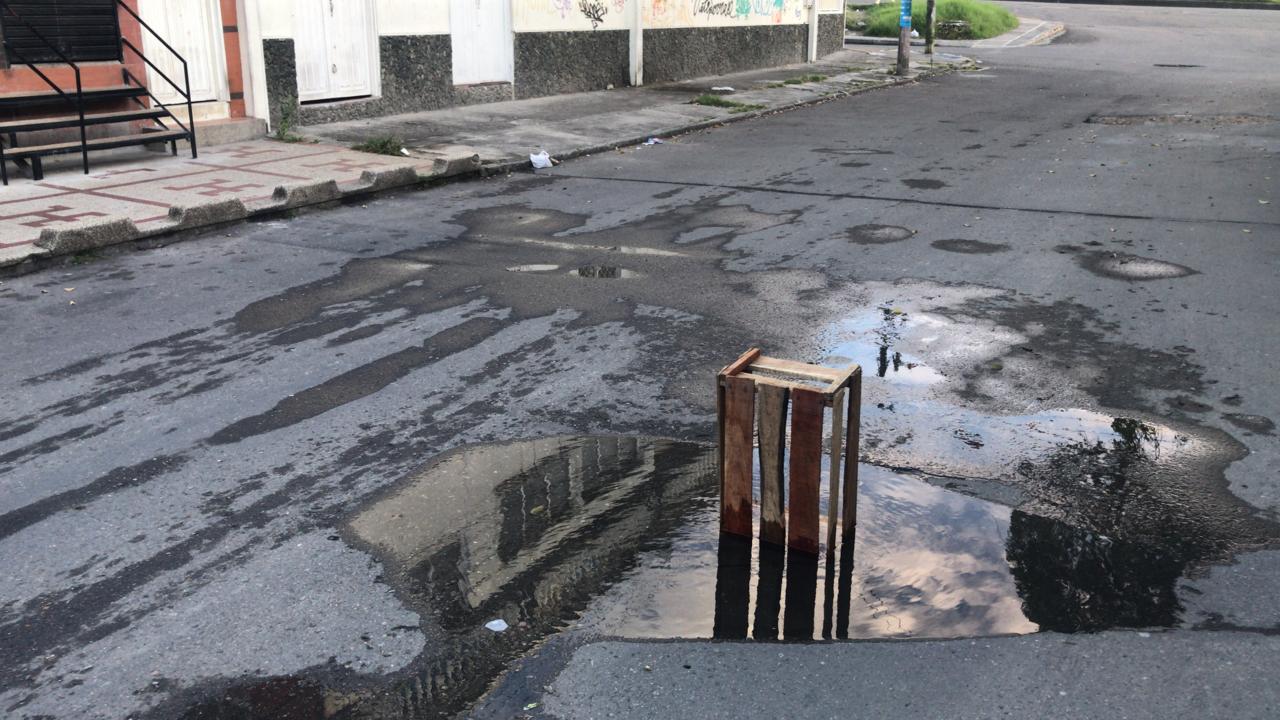 Fuga de agua en el barrio Jordán segunda etapa