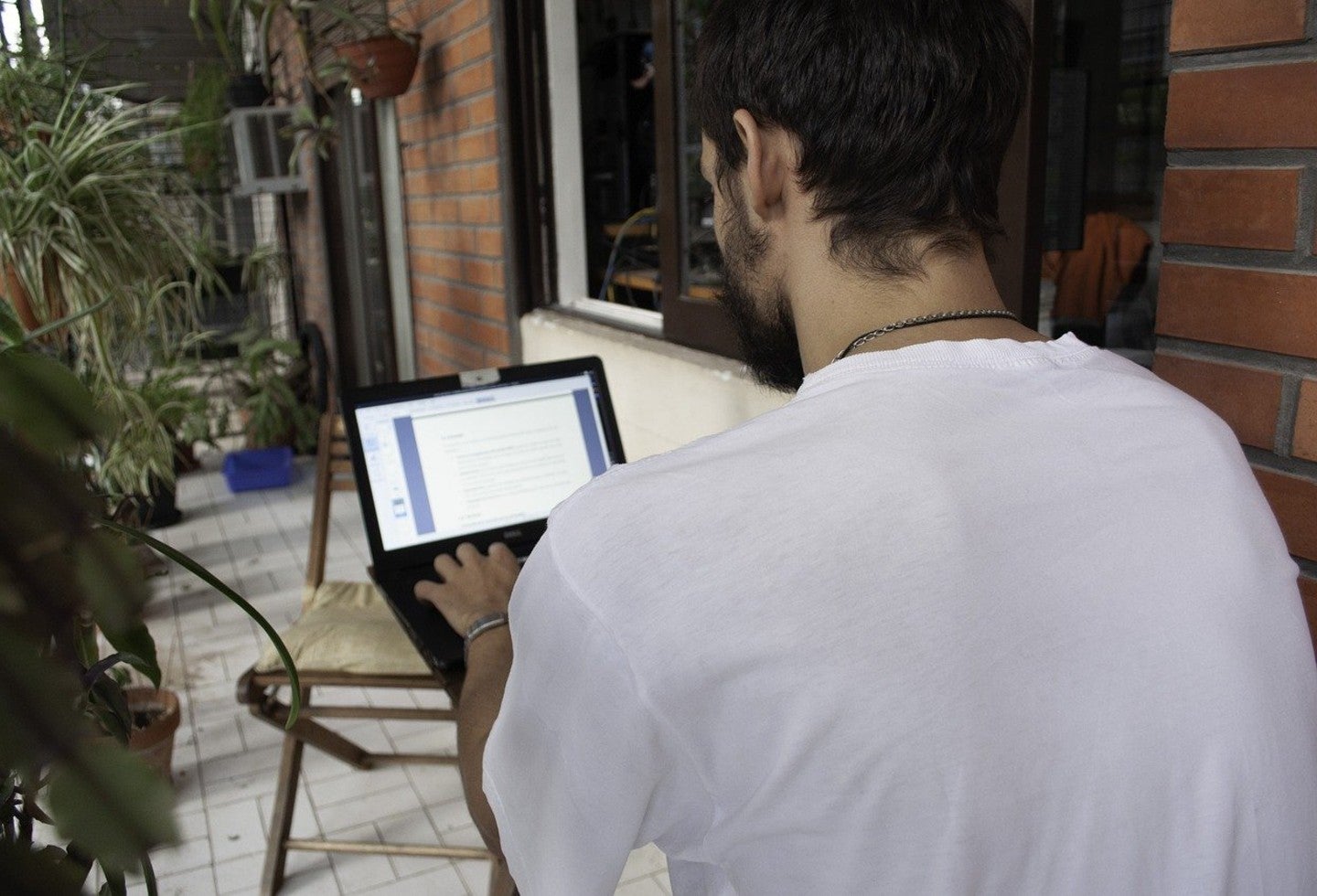 Estudiante en computador