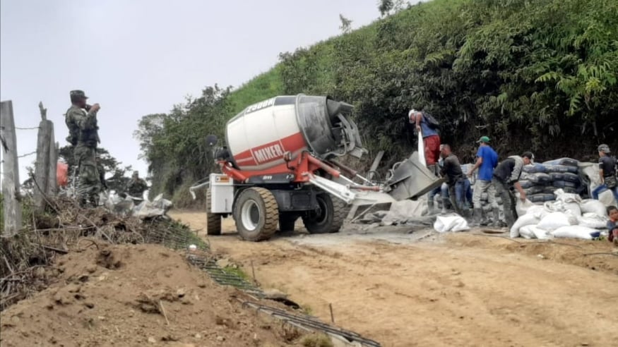 Se lograron recuperar 100 metros de vía que conduce del casco urbano al sector rural del municipio