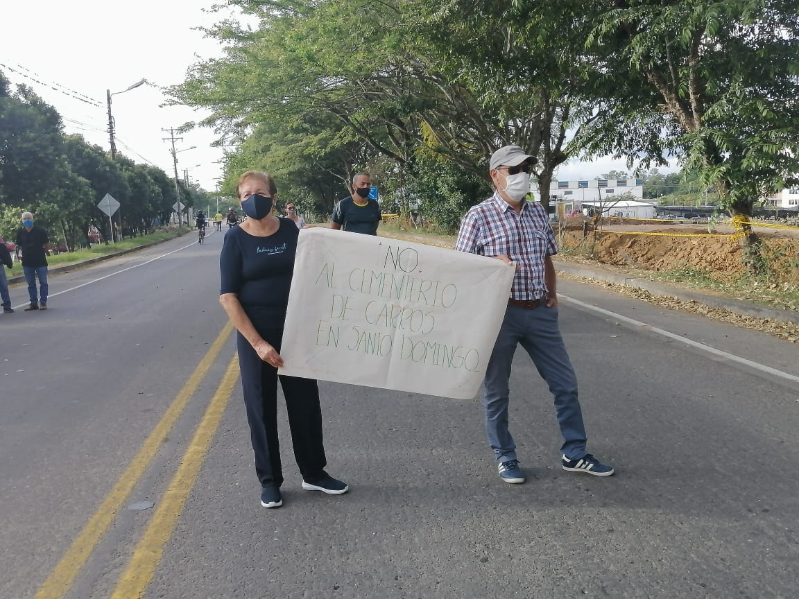 Residentes del conjunto Santo Domingo se tomaron la vía al Totumo