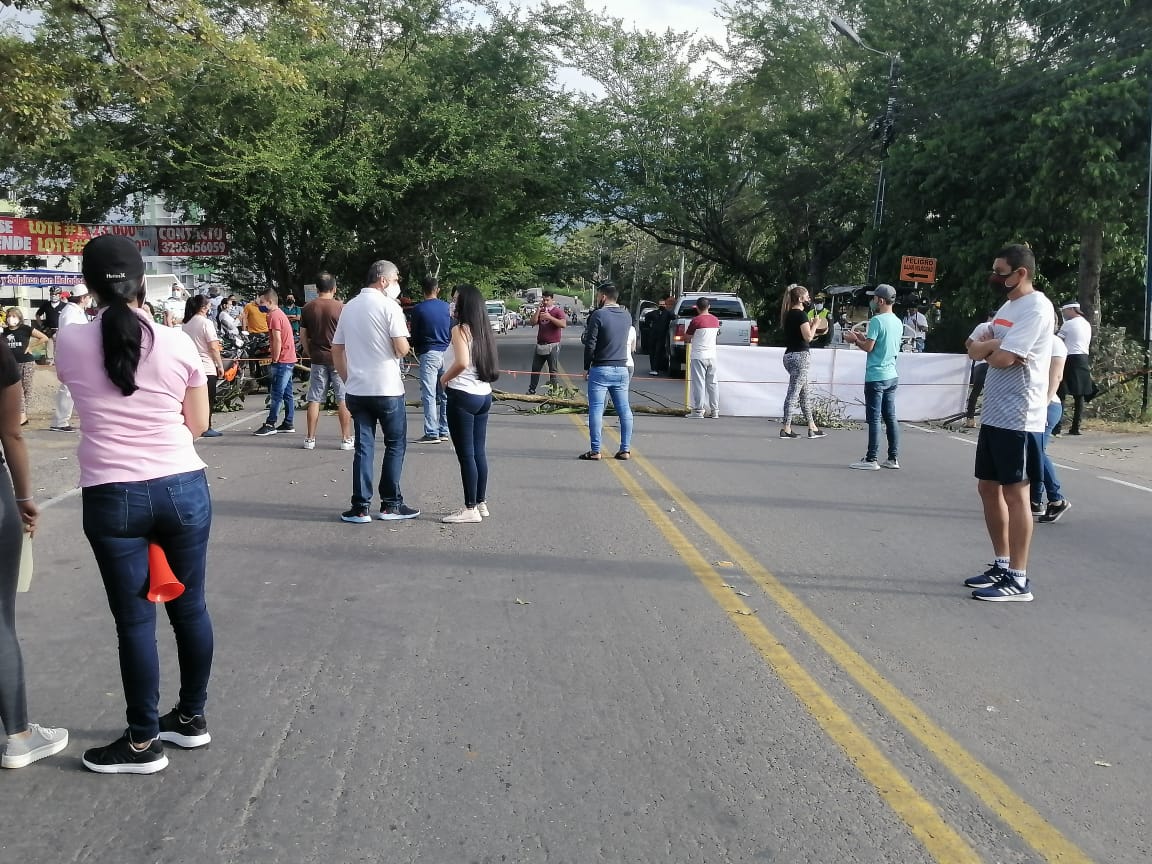 Residentes del conjunto Santo Domingo se tomaron la vía al Totumo