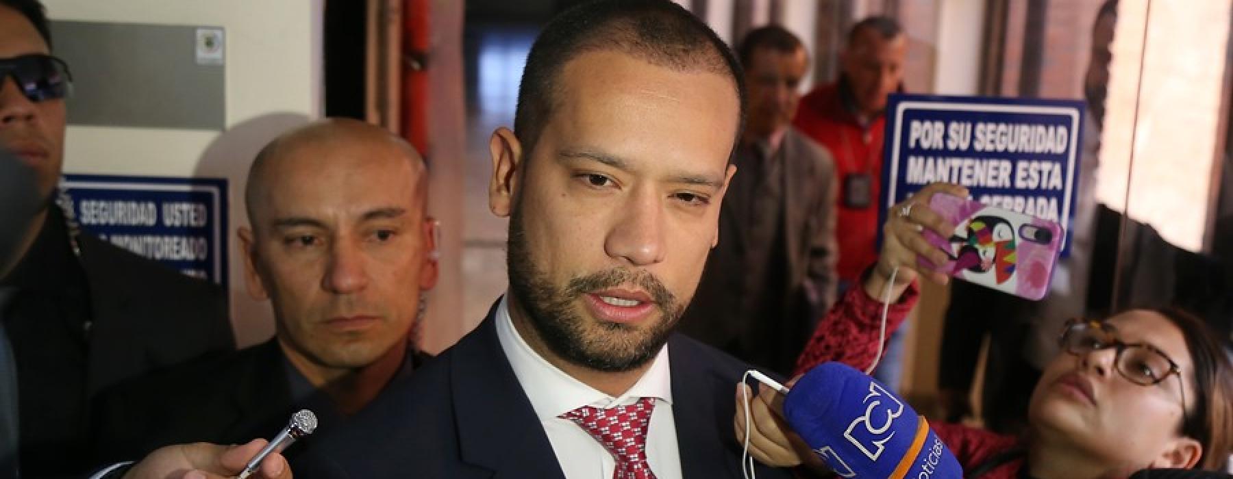 Abogado de Diego Cadena dijo que las pruebas de la Fiscalía no son suficientes ni siquiera para haberle imputado cargos.