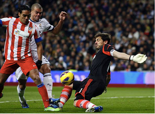 Falcao y Casillas en la Liga Española