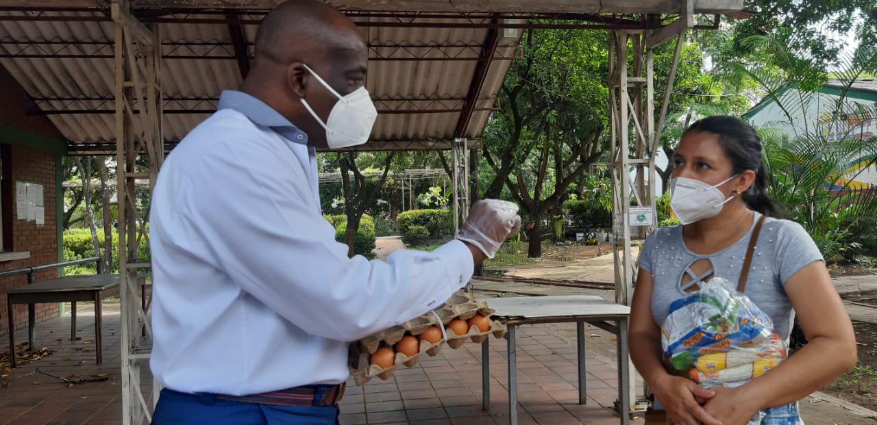 La entrega de kits alimentarios en Neiva entra en su recta final