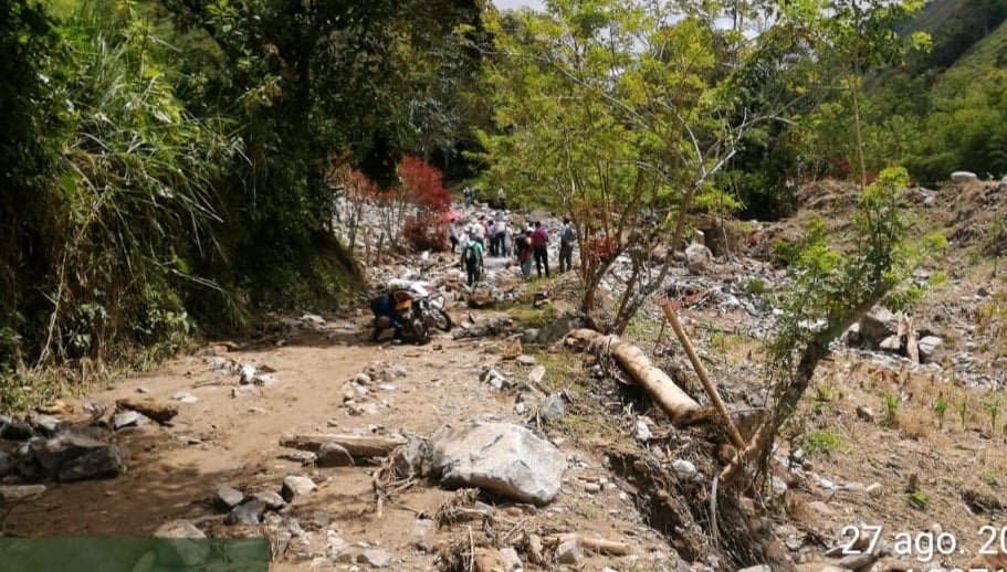 Afectaciones viales provocadas por las fuertes precipitaciones que se han presentado en algunas zonas del departamento
