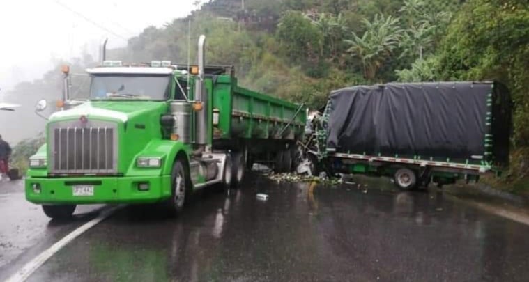 Derrumbes también han bloqueado el corredor vial en algunos puntos